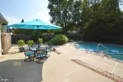 Exterior - 627 Woodcrest Ave, Lititz, PA 17543 photo 4 of 21