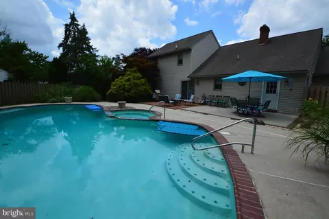 Exterior - 627 Woodcrest Ave, Lititz, PA 17543 photo 14 of 21