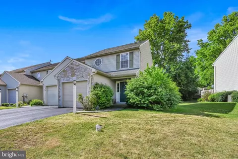 112 Moorland Ct, Lititz, PA 17543