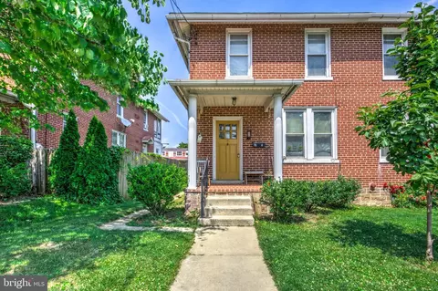21 S Custer Ave, New Holland, PA 17557