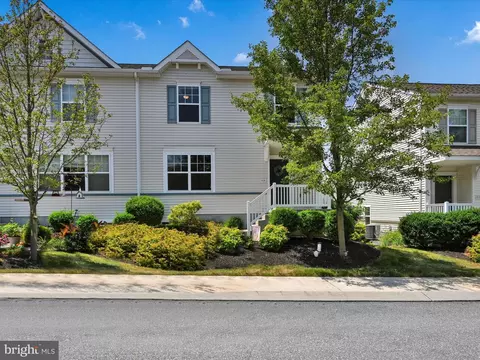 525 Moreland Ct N, Willow Street, PA 17584