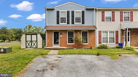 101 Maplewood Ln, Maytown, PA 17550