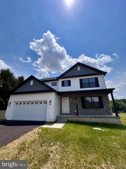 327 W Fritz Ave, Quarryville, PA 17566