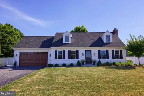 3737 E Newport Rd, Gordonville, PA 17529
