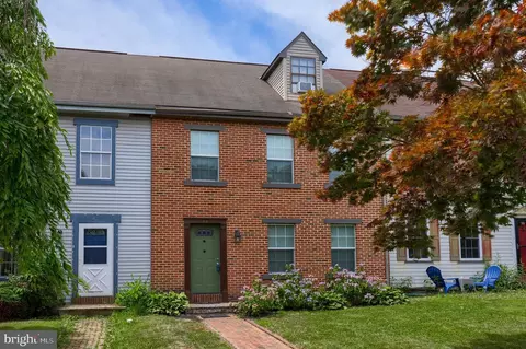 44 Carriage House Dr, Willow Street, PA 17584