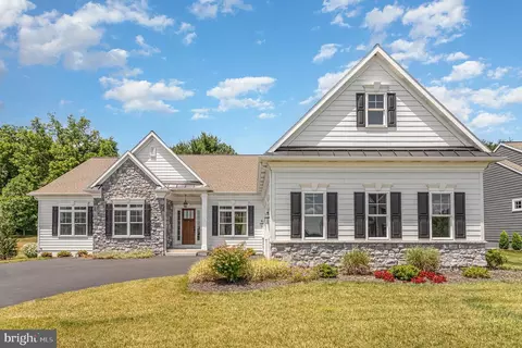 1053 Lititz Bend Dr, Lititz, PA 17543 photo 2