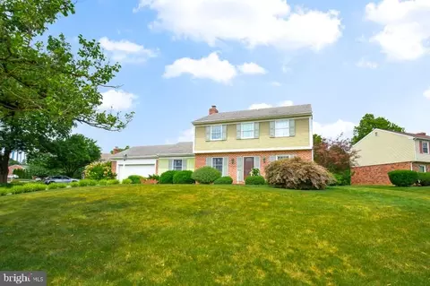 6025 Geneva Dr, East Petersburg, PA 17520