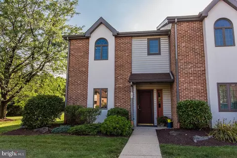 25 Black Oak Dr, Lancaster, PA 17602