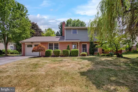 410 Chelsea Dr, Lancaster, PA 17601