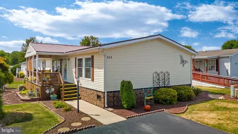 103 Falcon Ct, Lancaster, PA 17603