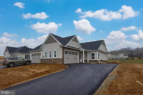 390 Meadow Rose Dr #211, Lititz, PA 17543