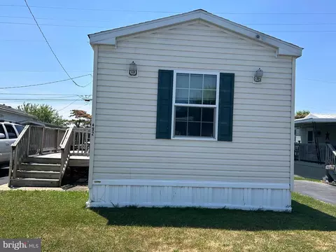 492 Brendon Dr, Leola, PA 17540