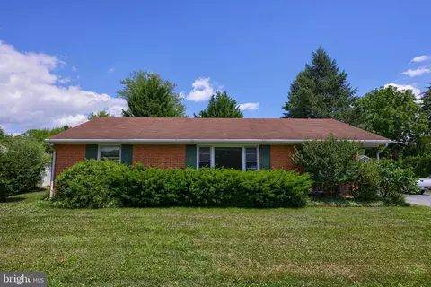 6157 Carpenter St, East Petersburg, PA 17520