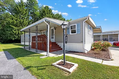 22 Ridgewood Mnr, Manheim, PA 17545