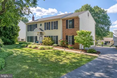 7 Thomas Rd, Lancaster, PA 17602