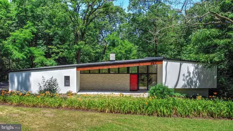 2459 Hammertown Rd, Narvon, PA 17555