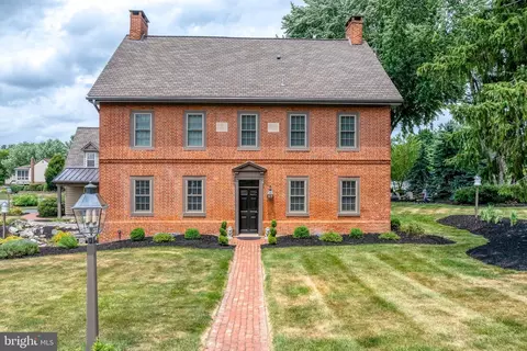 2249 Bob White Ln, Lancaster, PA 17601