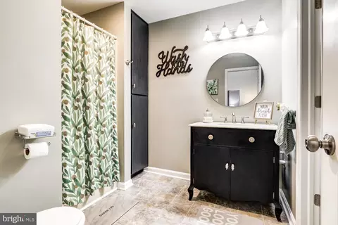 Bath - 19 Amberley Way, Lititz, PA 17543 photo 1 of 3