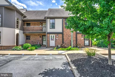 19 Amberley Way, Lititz, PA 17543