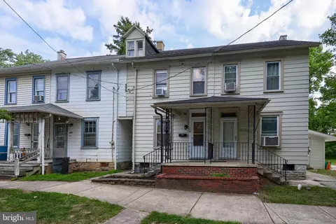 213 Leaman St, Lititz, PA 17543 photo 2
