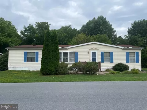 77 Sherry Dr, Lititz, PA 17543