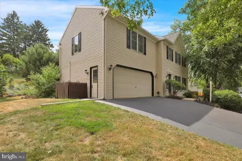 14 Foxrun Ter, Lititz, PA 17543 photo 4
