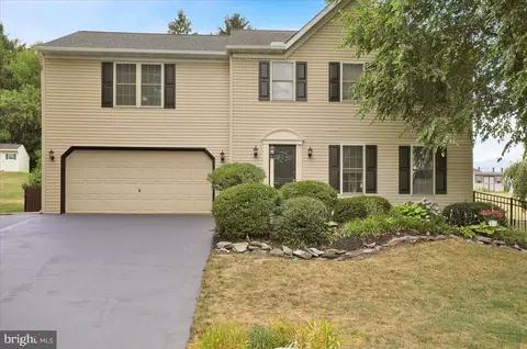 14 Foxrun Ter, Lititz, PA 17543 photo 2