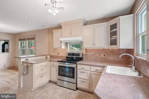 320 S Cedar St, Lititz, PA 17543 photo 8