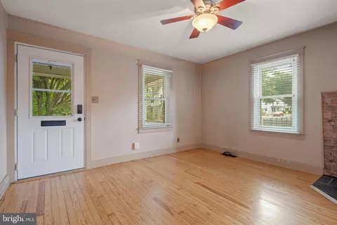 320 S Cedar St, Lititz, PA 17543 photo 4