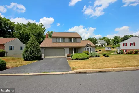 Exterior - 12 Wade Dr, Lititz, PA 17543 photo 5 of 6