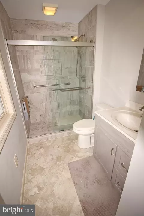 Bath - 12 Wade Dr, Lititz, PA 17543 photo 1 of 2