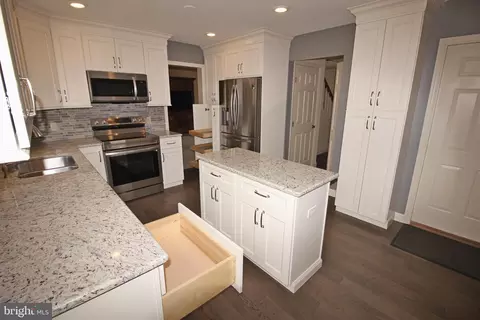 Kitchen - 12 Wade Dr, Lititz, PA 17543 photo 4 of 5
