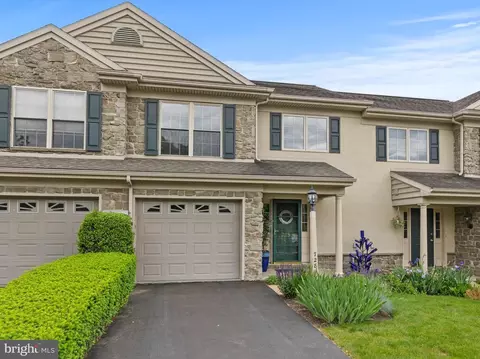 728 Skywalk Ln, Lancaster, PA 17601