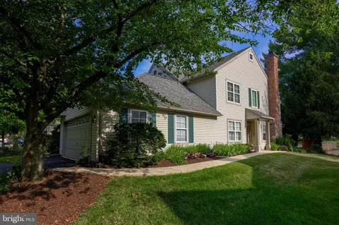 1262 Crestview Dr, Denver, PA 17517