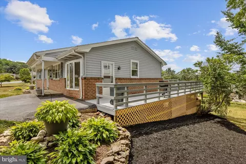 117 Oxford Dr, Lititz, PA 17543 photo 3