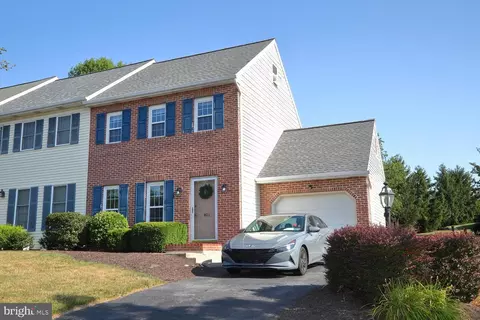 401 Deerfield Dr, Mount Joy, PA 17552