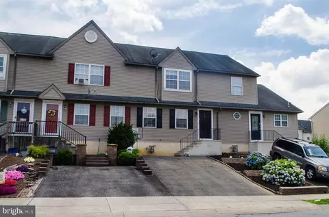 226 Quaking Aspen Ln, Marietta, PA 17547