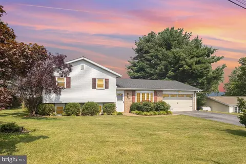 3690 Elizabethtown Rd, Manheim, PA 17545