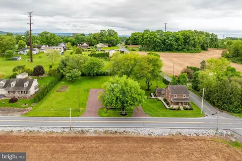 303 Lauschtown Rd, Denver, PA 17517