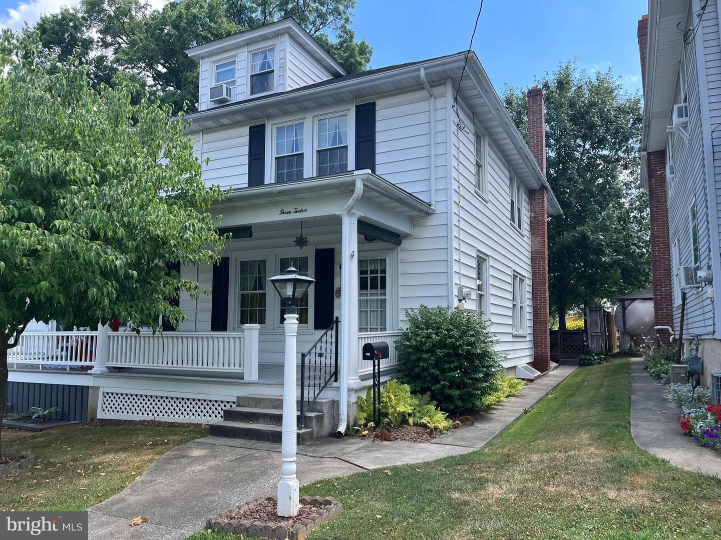 312 E New St, Lititz, PA 17543 photo 1