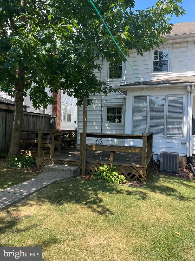 312 E New St, Lititz, PA 17543 photo 2