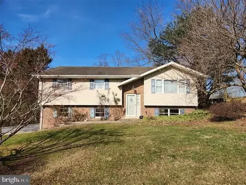 58 Persimmon Ln, Elizabethtown, PA 17022