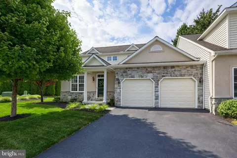 1820 Windsong Ln, Lancaster, PA 17602