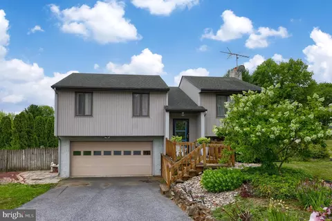 12 Sherri Ln, Lititz, PA 17543