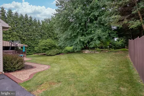 Exterior - 334 Portland Pl, Lititz, PA 17543 photo 5 of 6