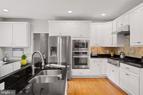 Kitchen - 334 Portland Pl, Lititz, PA 17543 photo 3 of 5