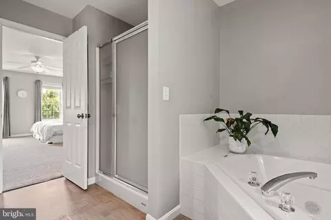 Bath - 334 Portland Pl, Lititz, PA 17543 photo 3 of 4