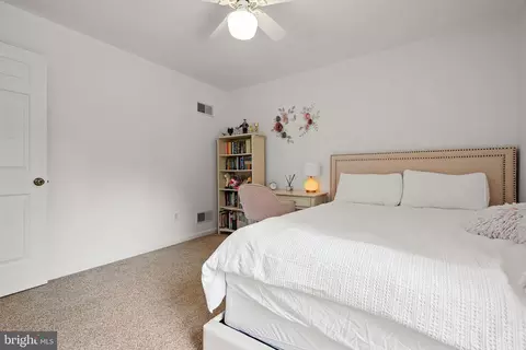 Bedroom - 334 Portland Pl, Lititz, PA 17543 photo 4 of 5