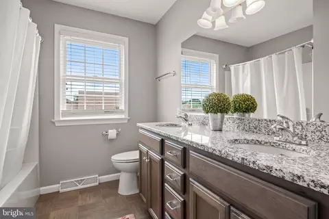 Bath - 334 Portland Pl, Lititz, PA 17543 photo 4 of 4