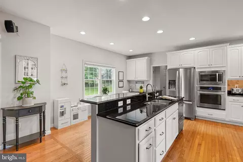 Kitchen - 334 Portland Pl, Lititz, PA 17543 photo 2 of 5